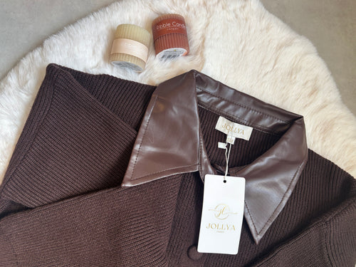 Cardigan marron chocolat à col et détails  en similicuir