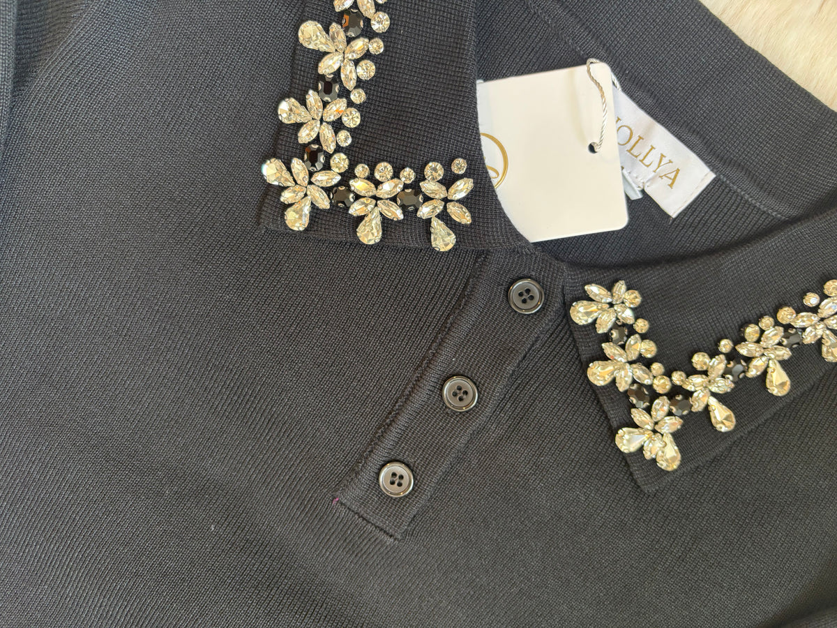Pull noir à col chemise et motif floraux en strass