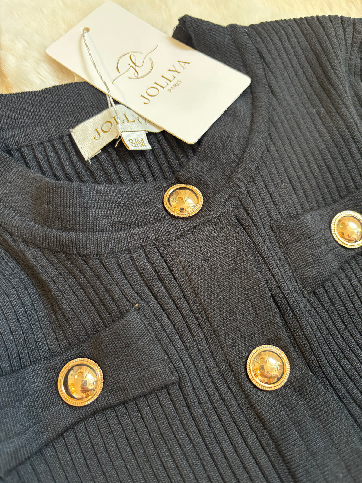 Ensemble Chic - Pull à boutons dorés & Jupe plissée
