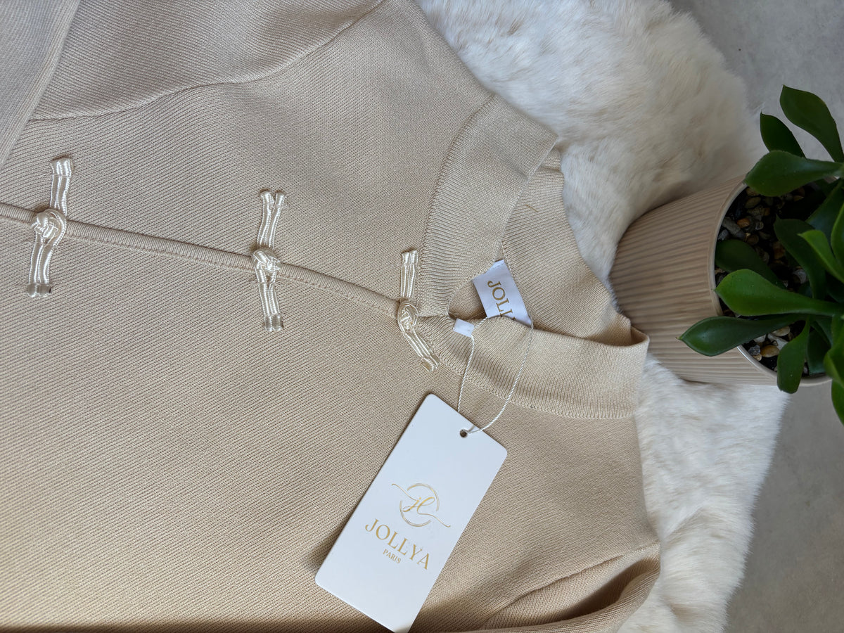 Pull col montant beige à nœuds brandebourgs